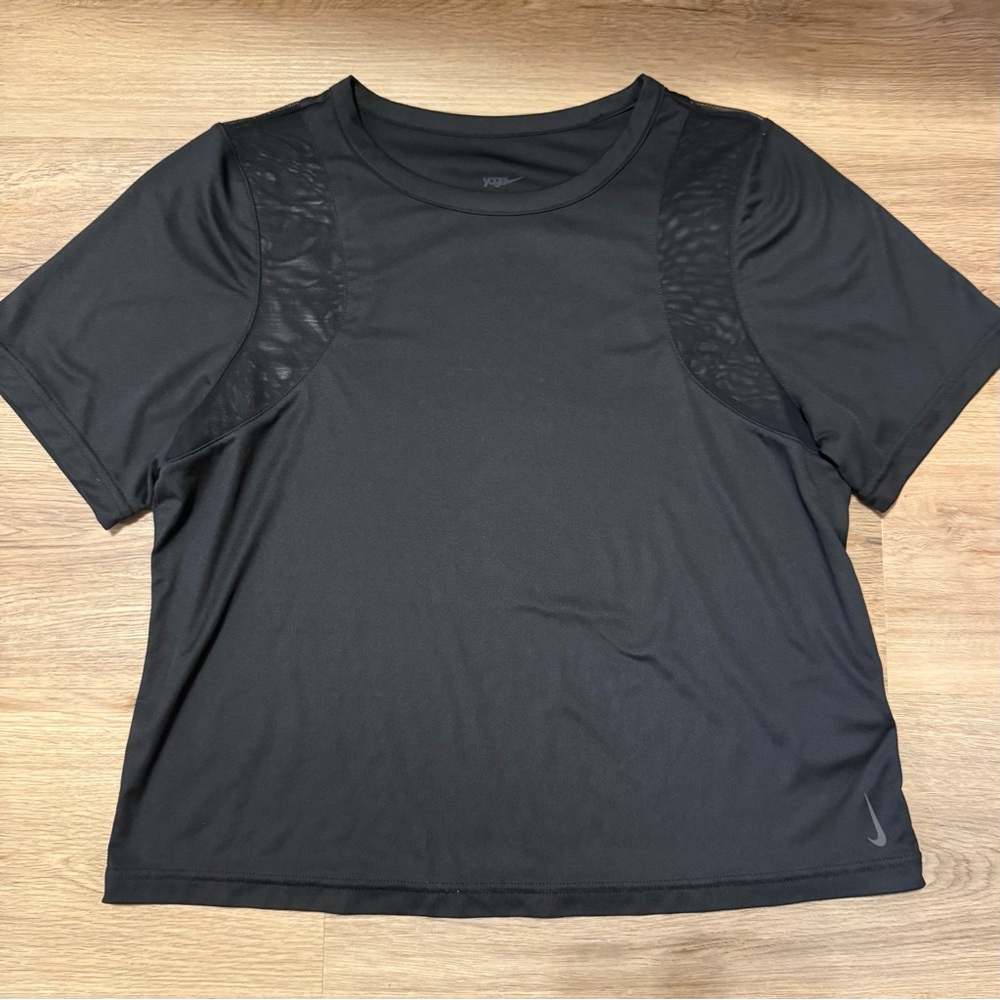 Nike Yoga DriFit Women's Black Mesh Detail Tee LIKE NEW